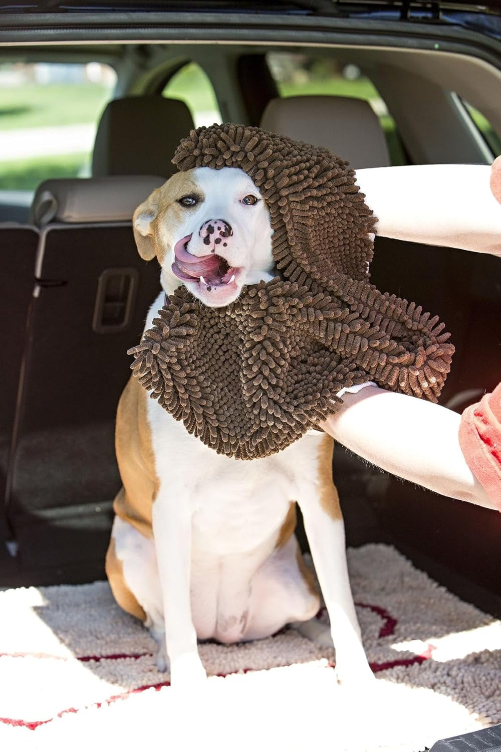 Soggy Doggy Super Shammy Dog Towel, Washable Microfiber Dog Towels for Drying Dogs and Cleaning Paws, Fast-Drying Dog Bath Towel with Hand Pockets, Dark Chocolate/Oatmeal Trim, 31 X 14 Inches